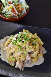 白鳳味噌のキノコと鶏肉の生パスタ